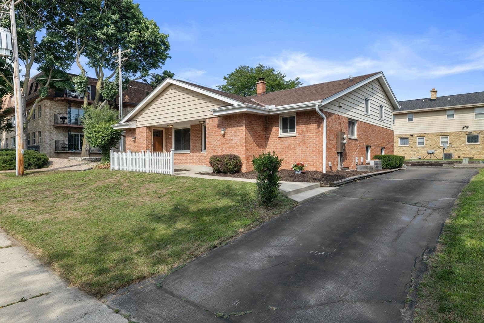 2652 124th, Wauwatosa, WI