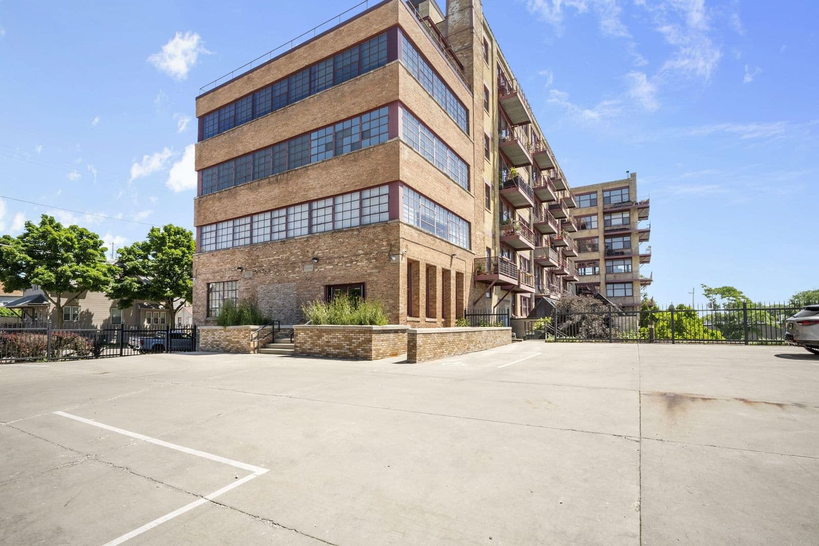 215 Maple, Milwaukee, WI