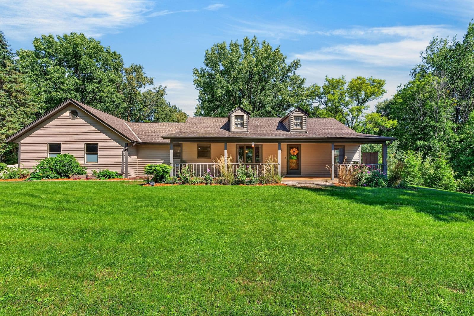 6242 Pleasant Valley, Cedarburg, WI