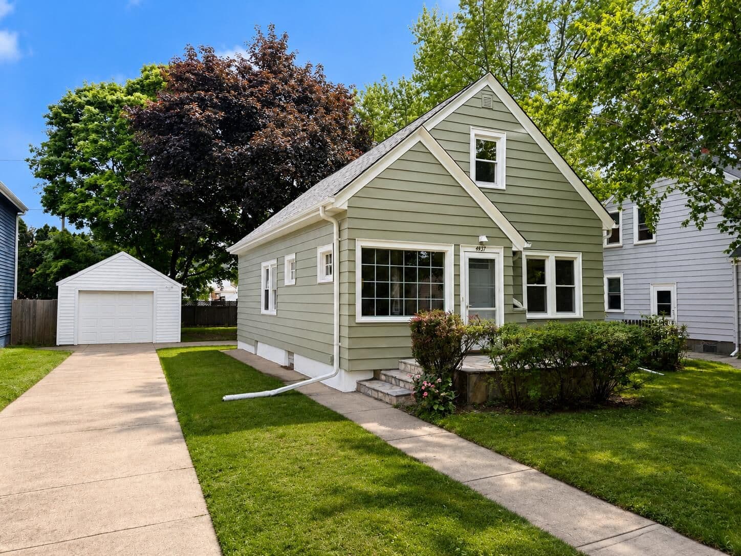 4937 Hollywood, Whitefish Bay, WI
