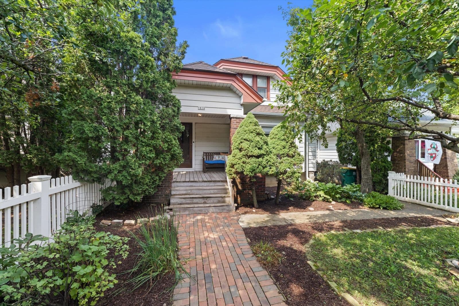 1816 Beverly