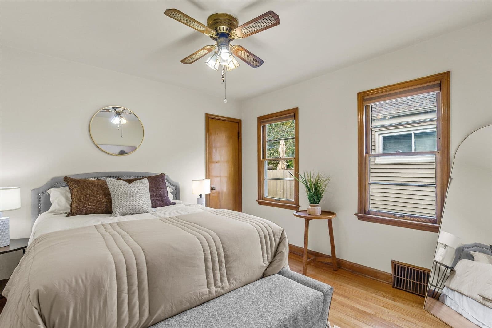 Photo 5 of 1818 Fernwood