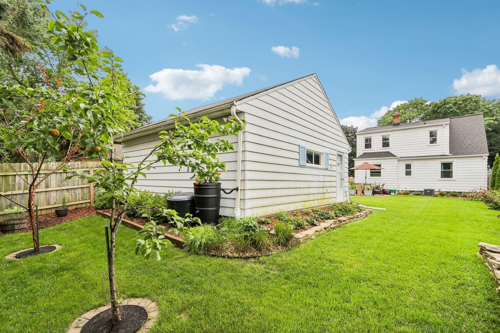 3806 Lenox