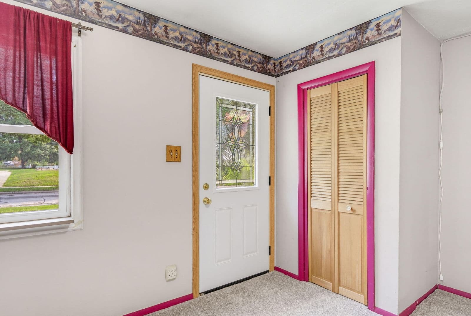 Photo 5 of 6512 Euclid