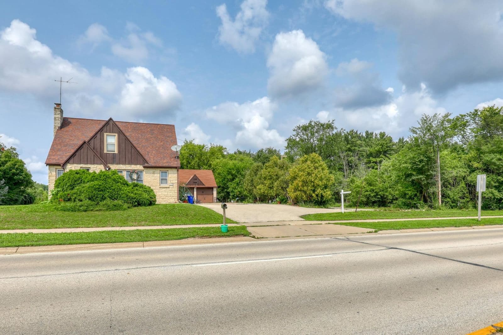 20060 Greenfield, Brookfield, WI
