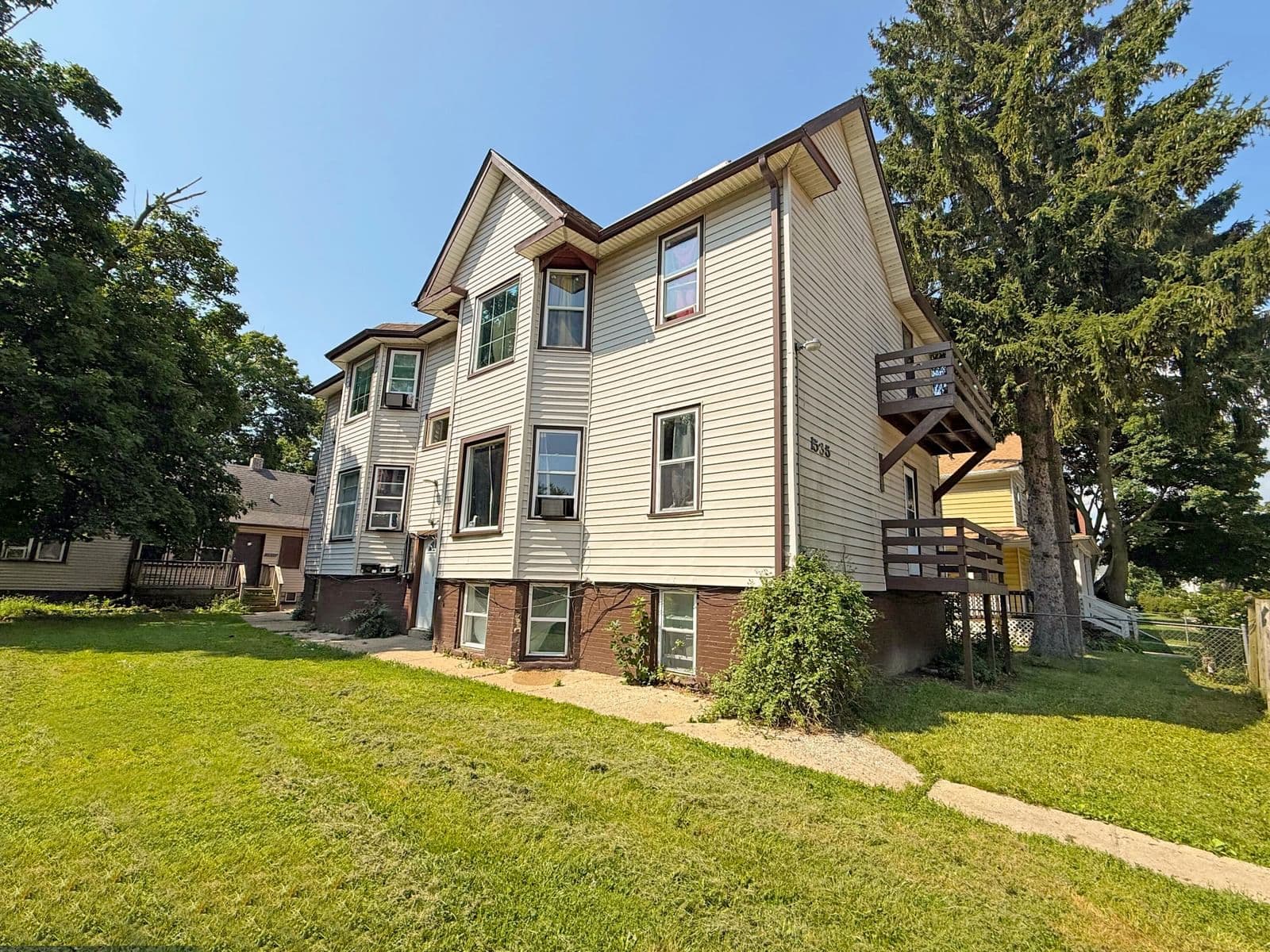 1533 Winslow, Racine, WI