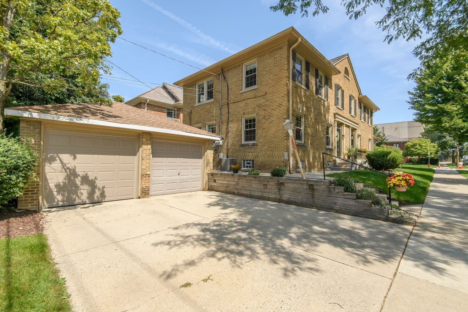 1614 Kenmore
