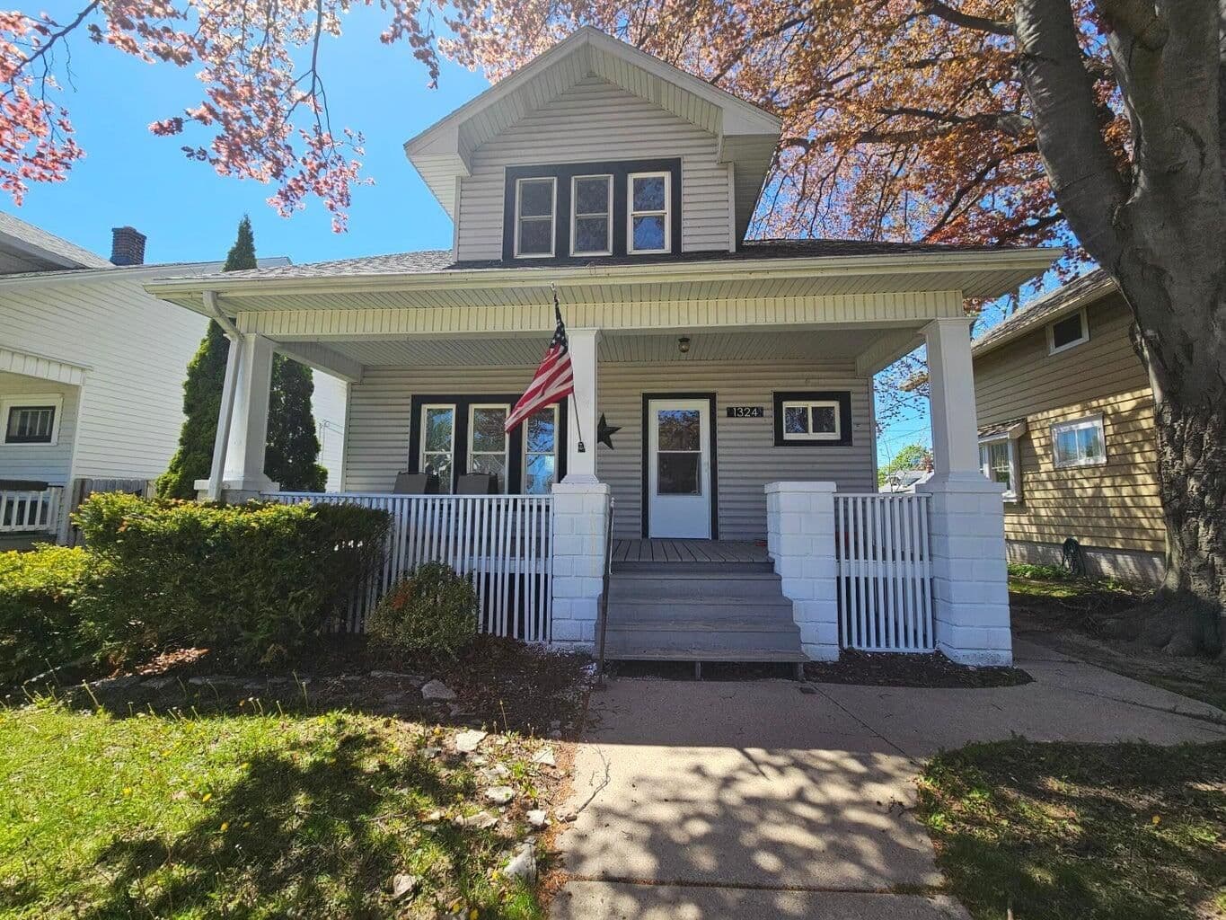 1324 Hayes, Racine, WI