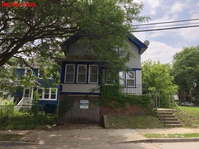 209 Chambers, Milwaukee, WI
