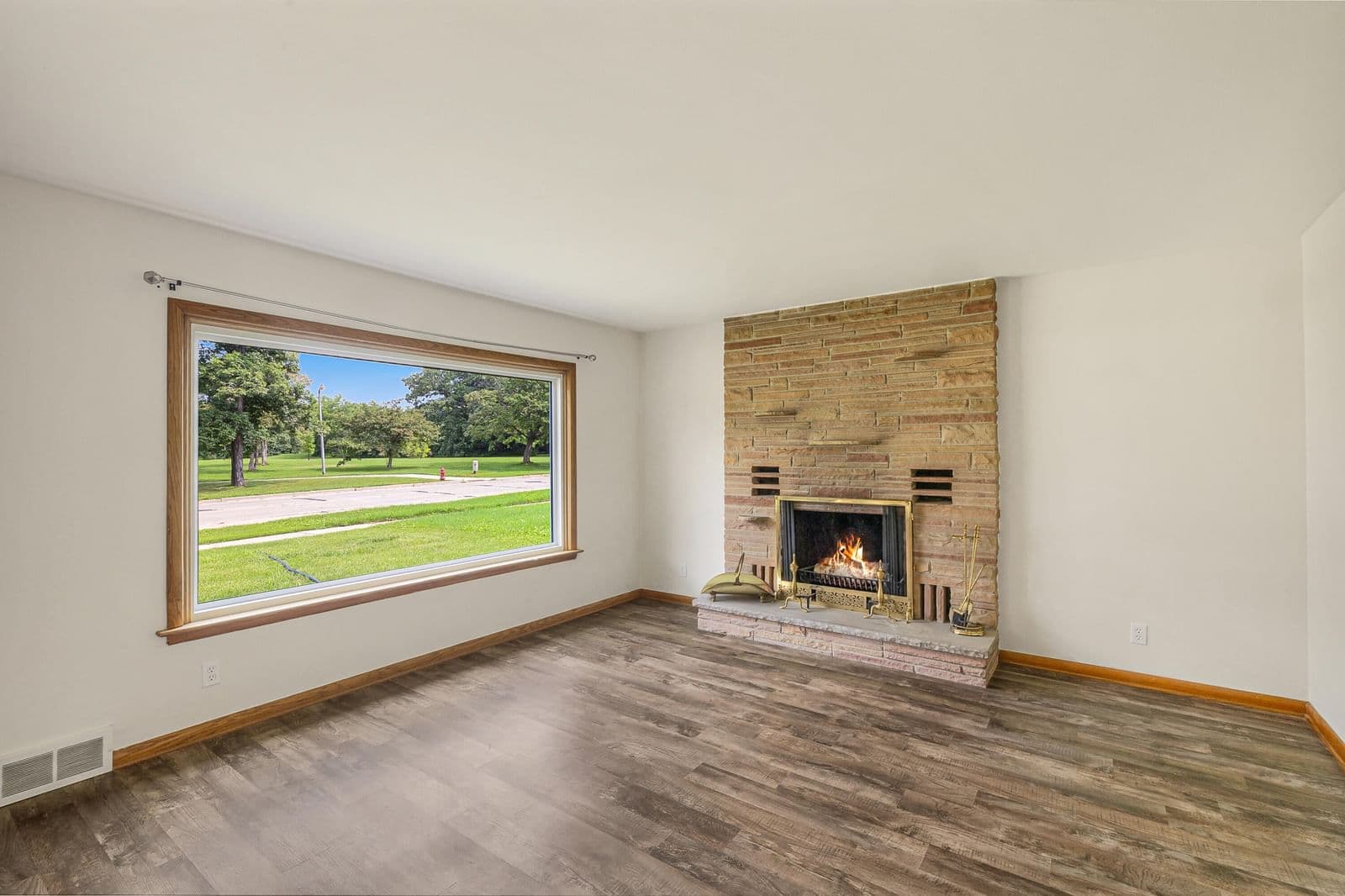 4411 Custer