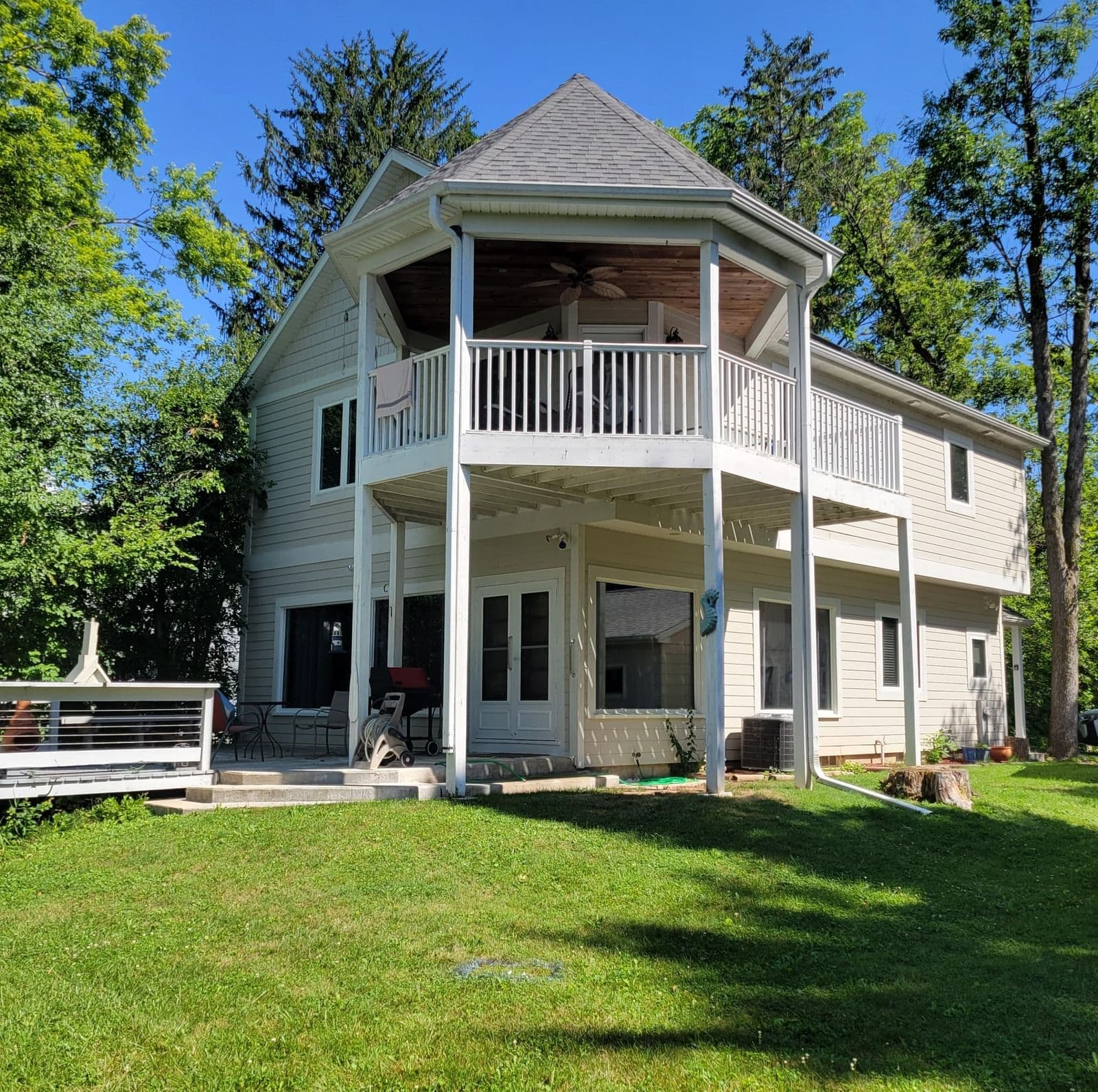 12659 East Shoreland, Mequon, WI