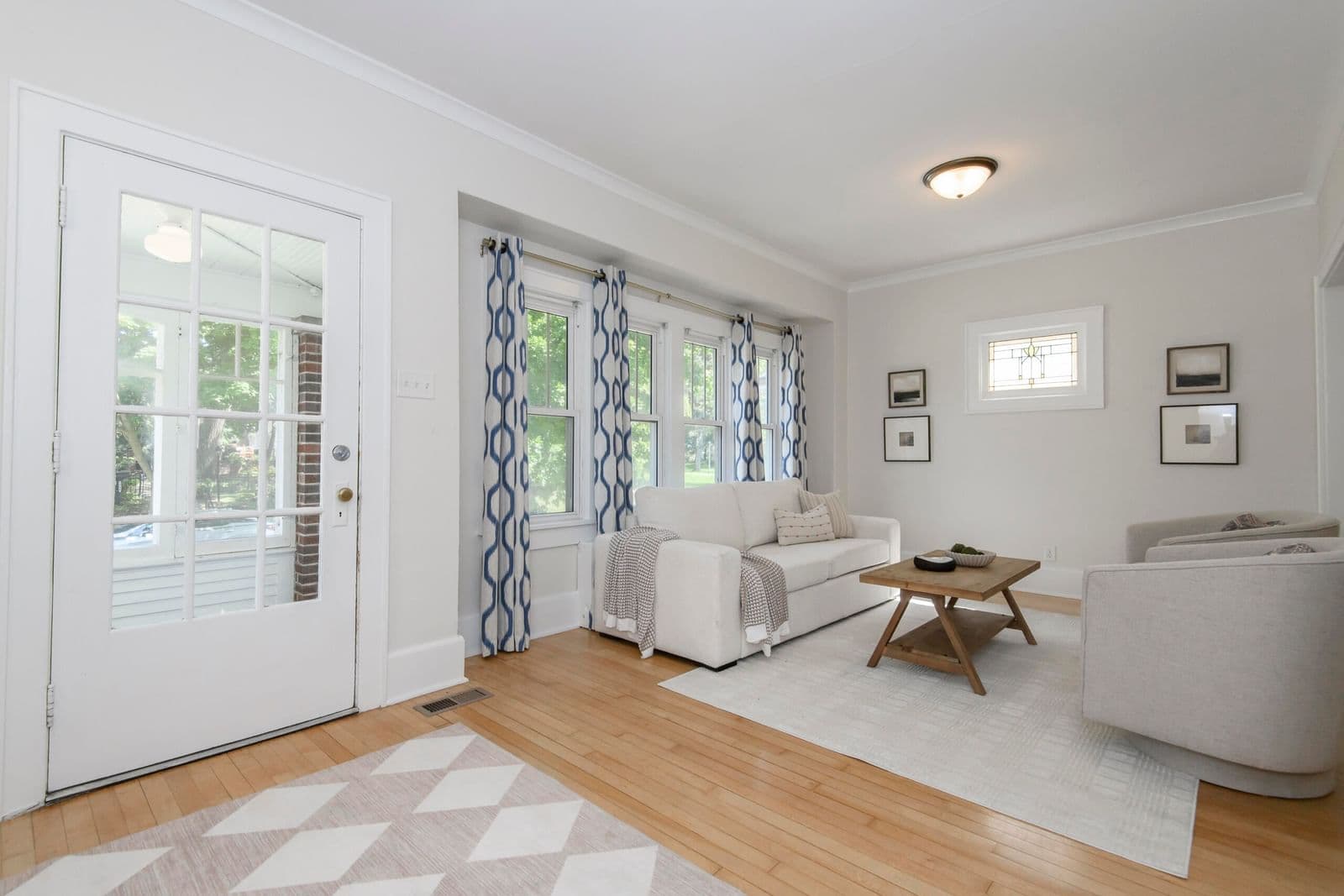 Photo 5 of 2947 Lenox
