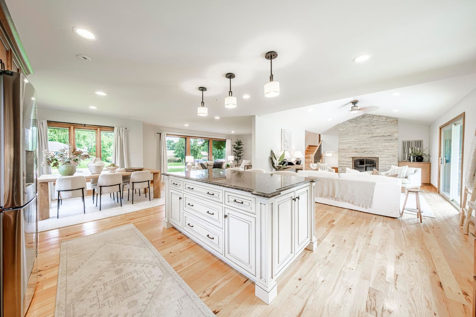 17765 Alta Louise, Brookfield, WI