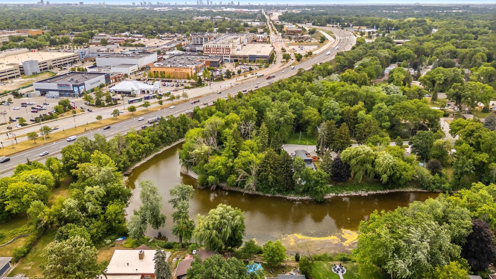 Photo 5 of 500 Riverview