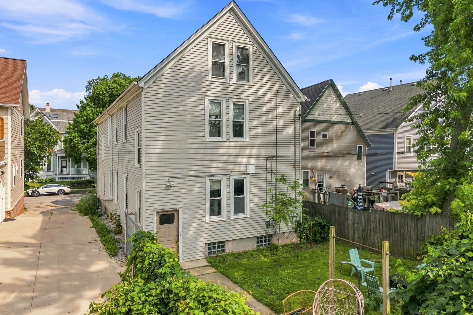 2045 Hubbard
