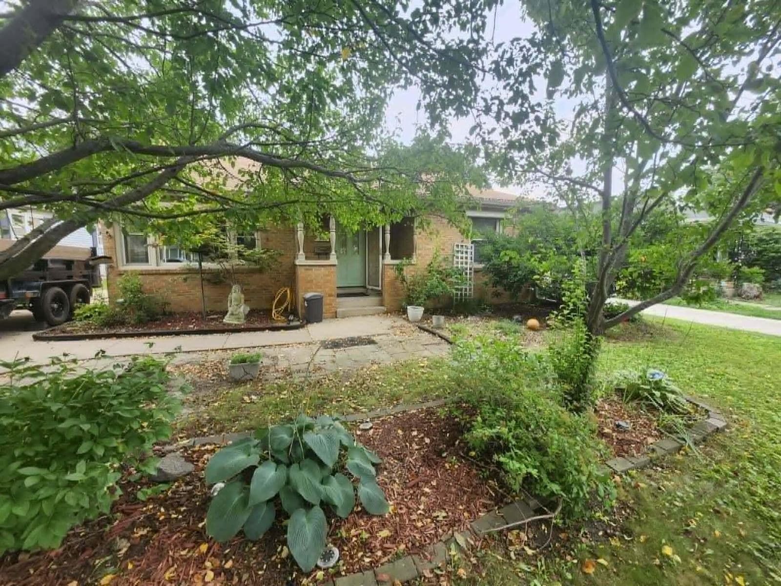 918 Oregon, Racine, WI