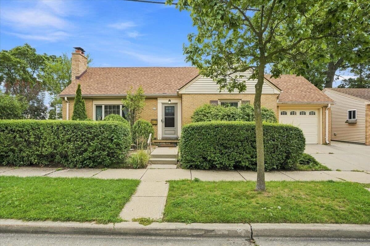 427 Van Norman, Milwaukee, WI