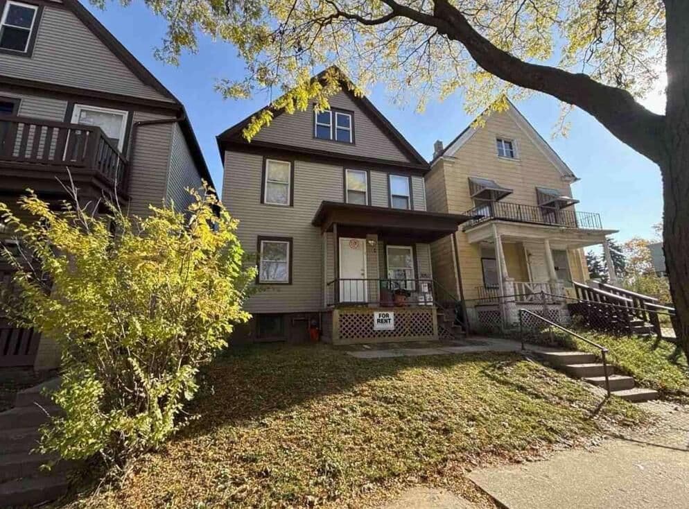 3052 Buffum, Milwaukee, WI