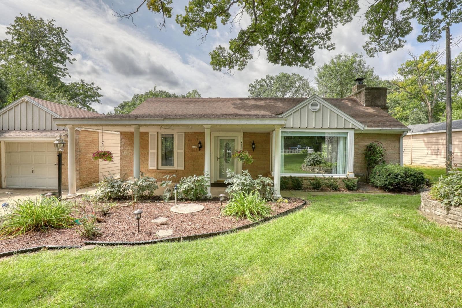 2737 Waukesha, West Allis, WI