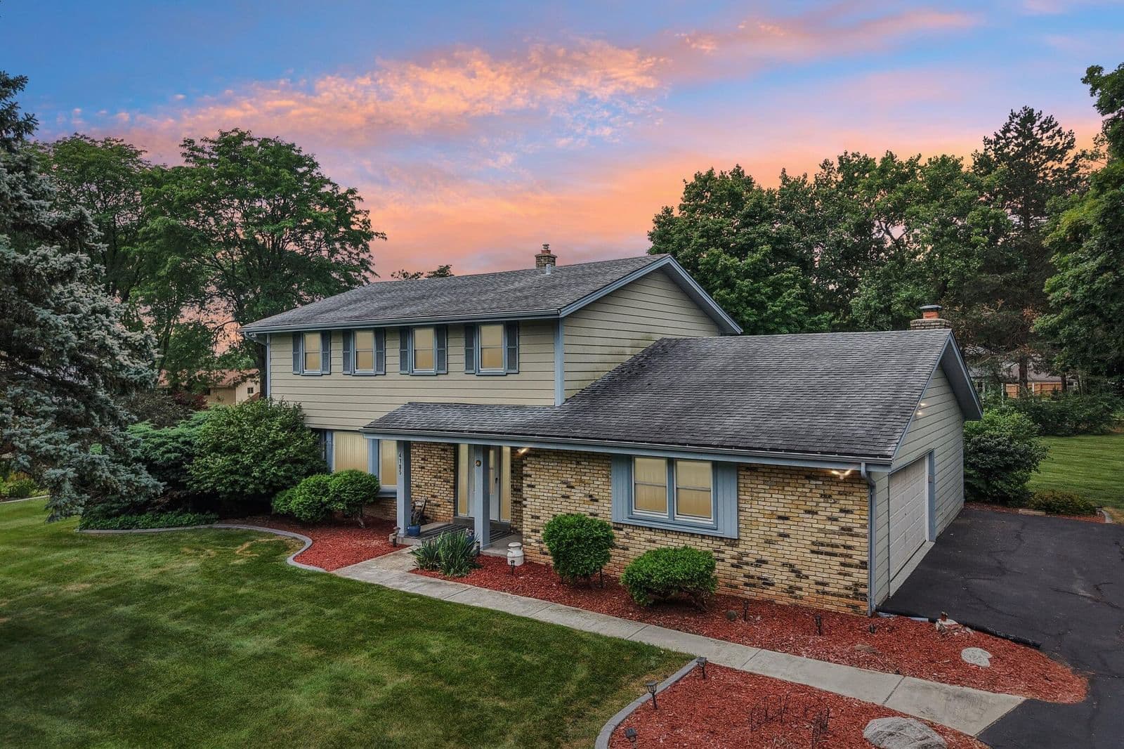 4185 Beaufort, Brookfield, WI