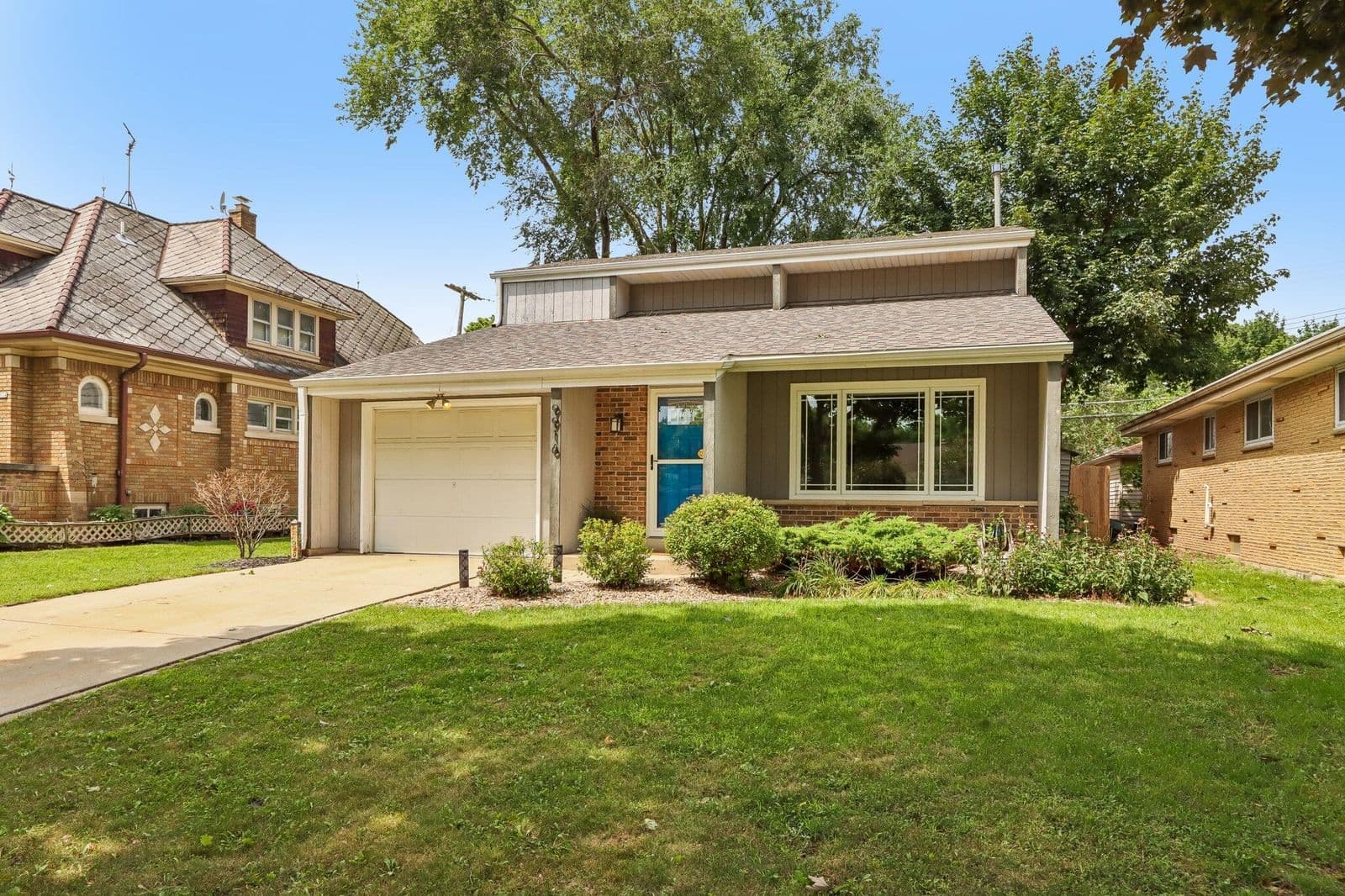 9916 Grantosa, Wauwatosa, WI