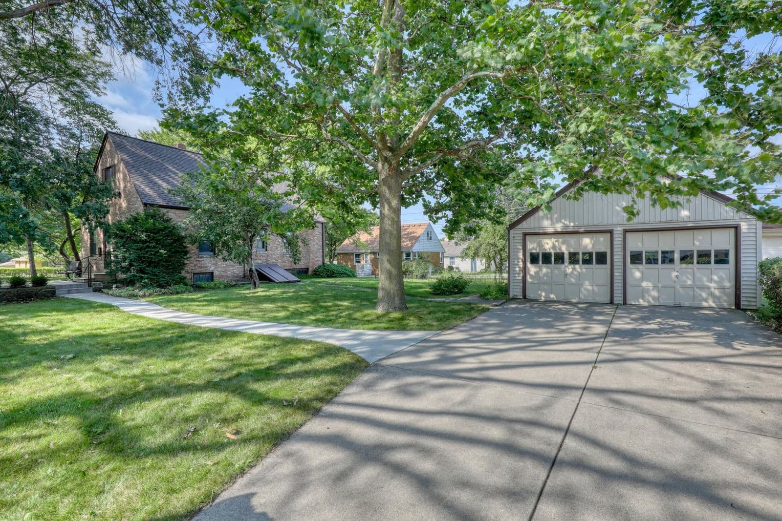 5800 Howard