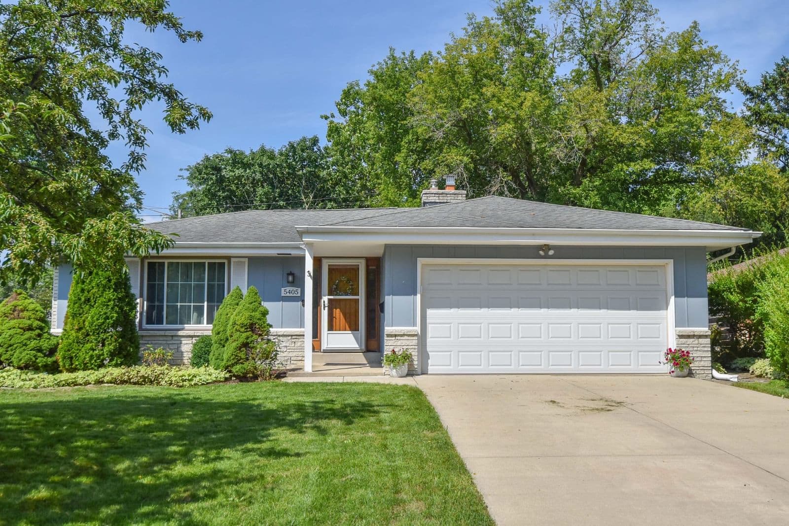 5405 Shasta, Glendale, WI
