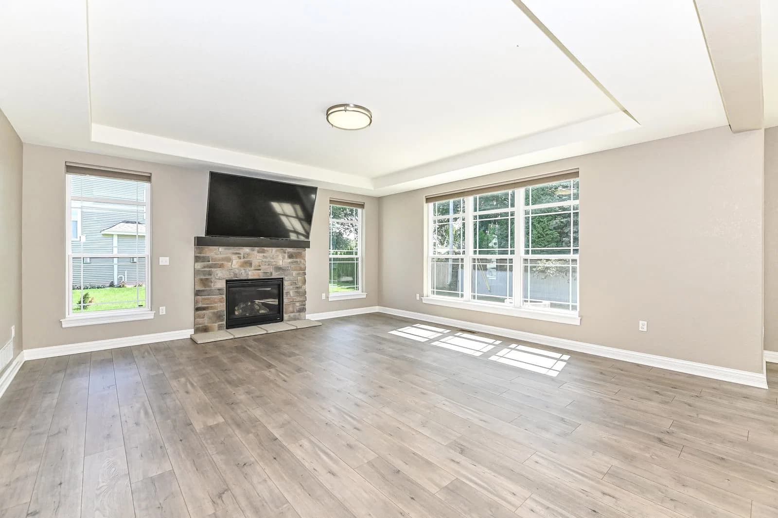 Photo 5 of 1515 Maple View