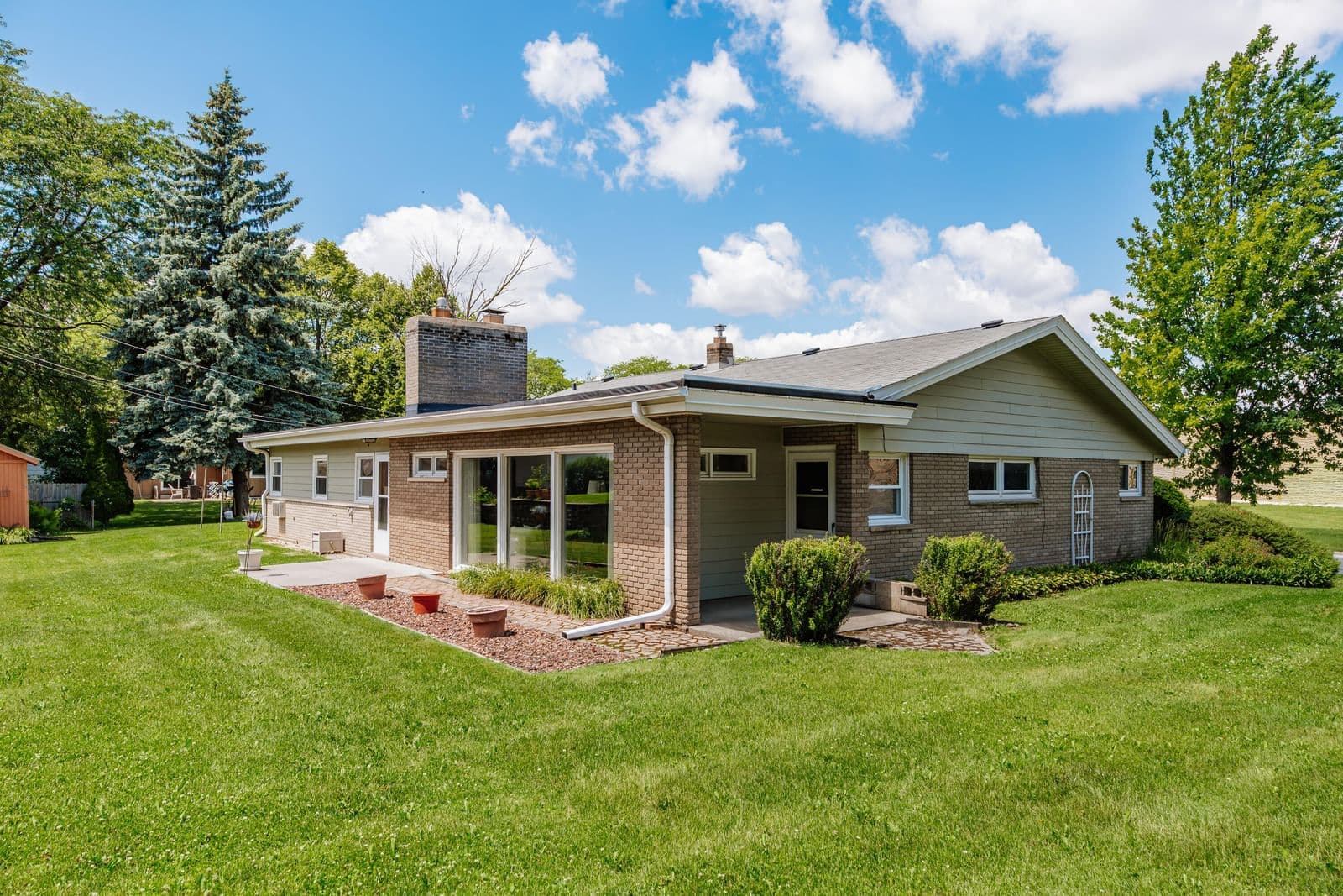 11307 Garfield, Wauwatosa, WI