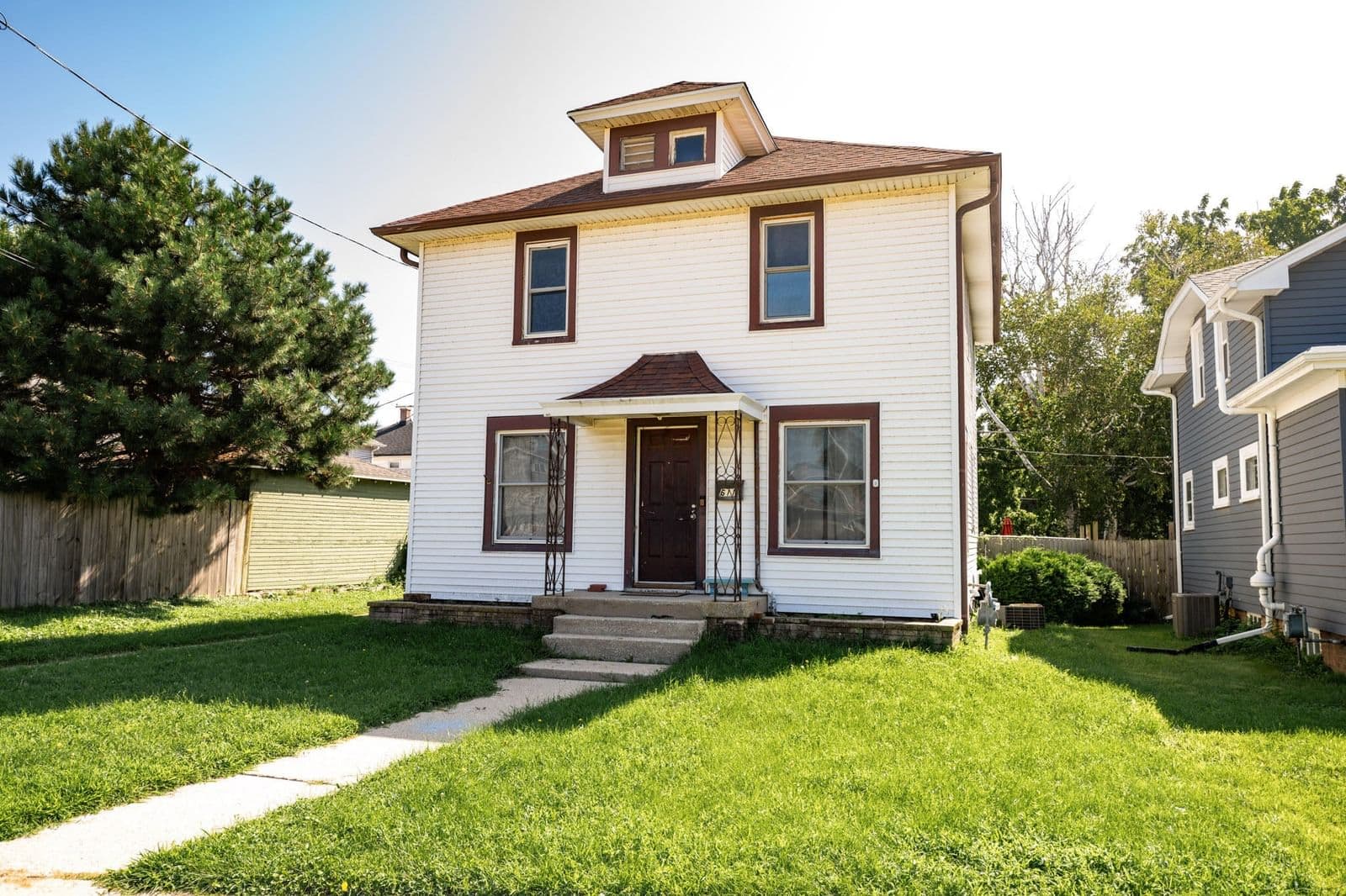 611 West, Racine, WI