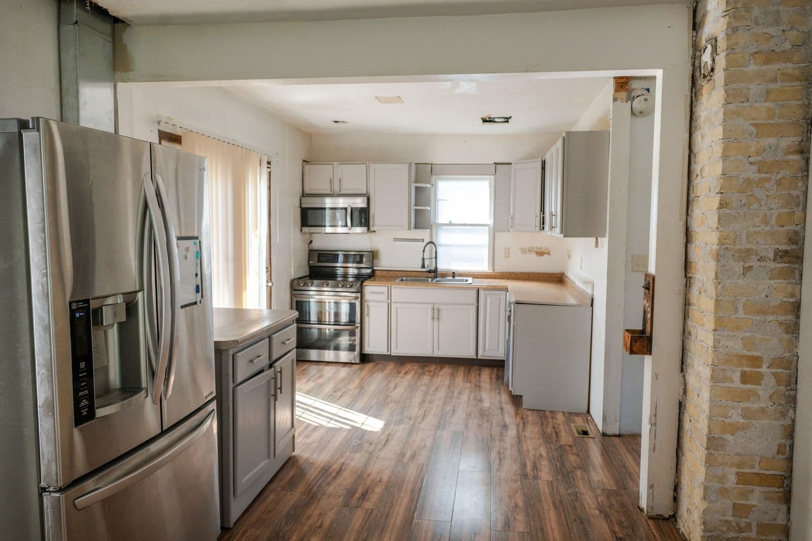Photo 5 of 611 West