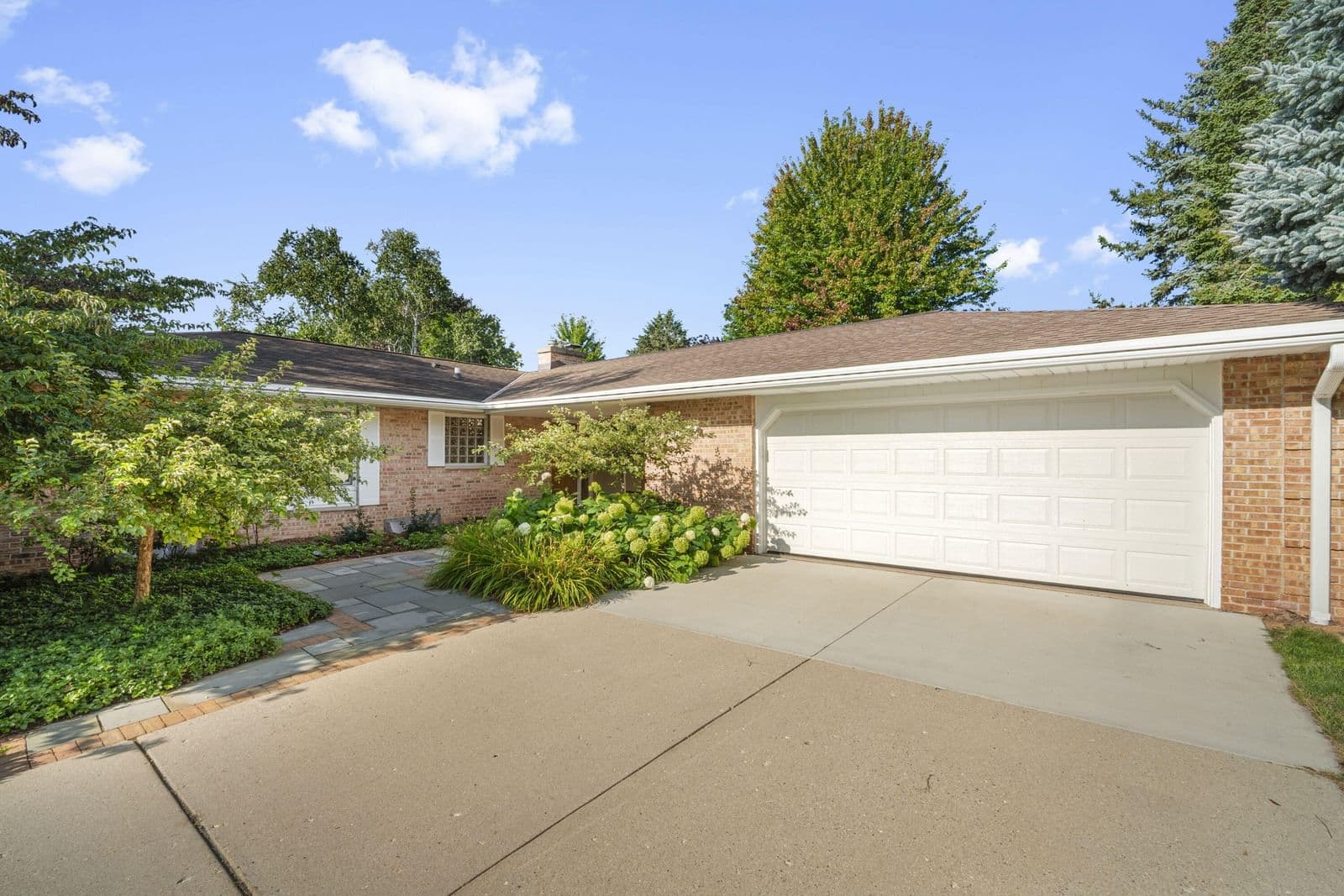 W74N755 Spruce, Cedarburg, WI