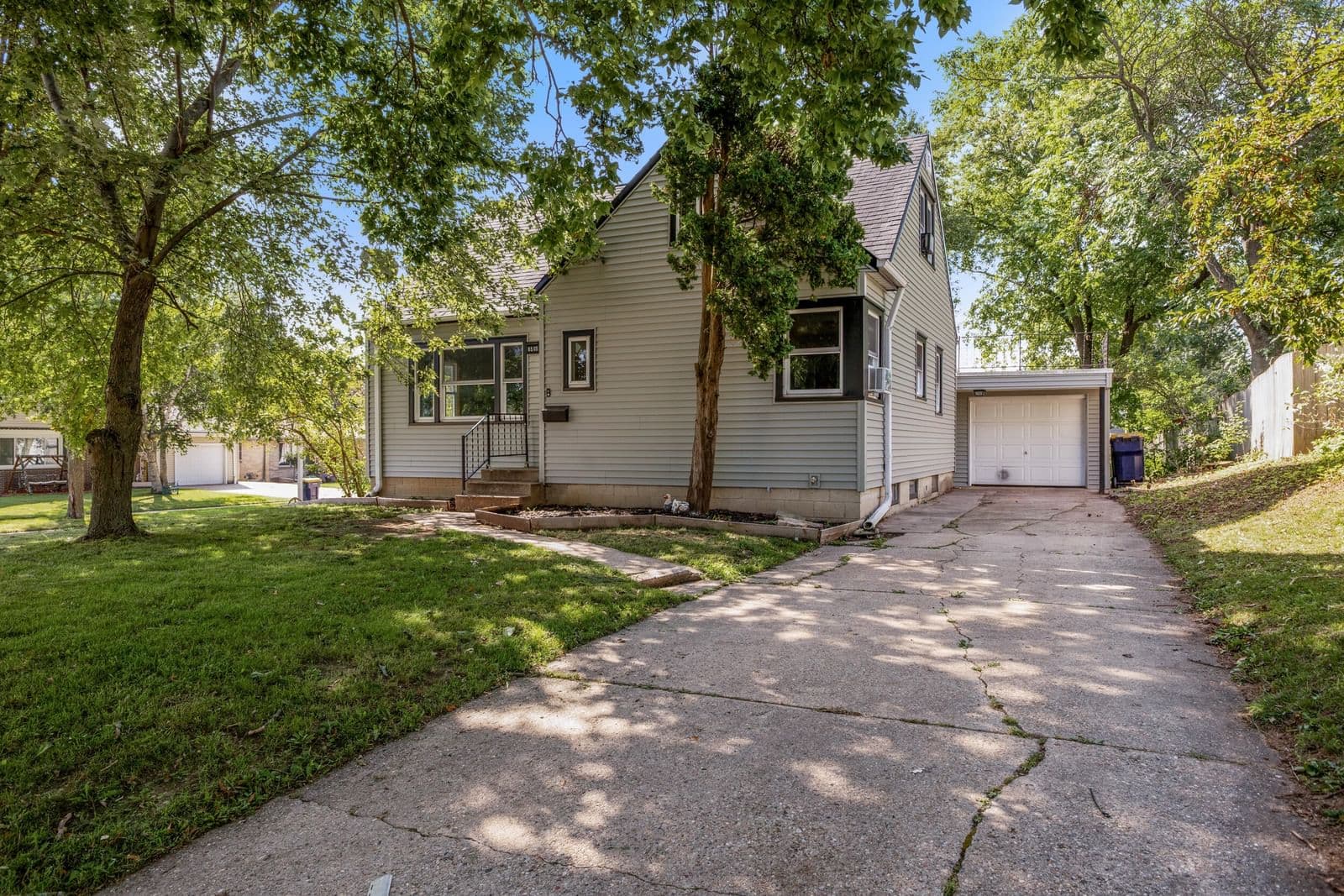 8505 Arthur, West Allis, WI