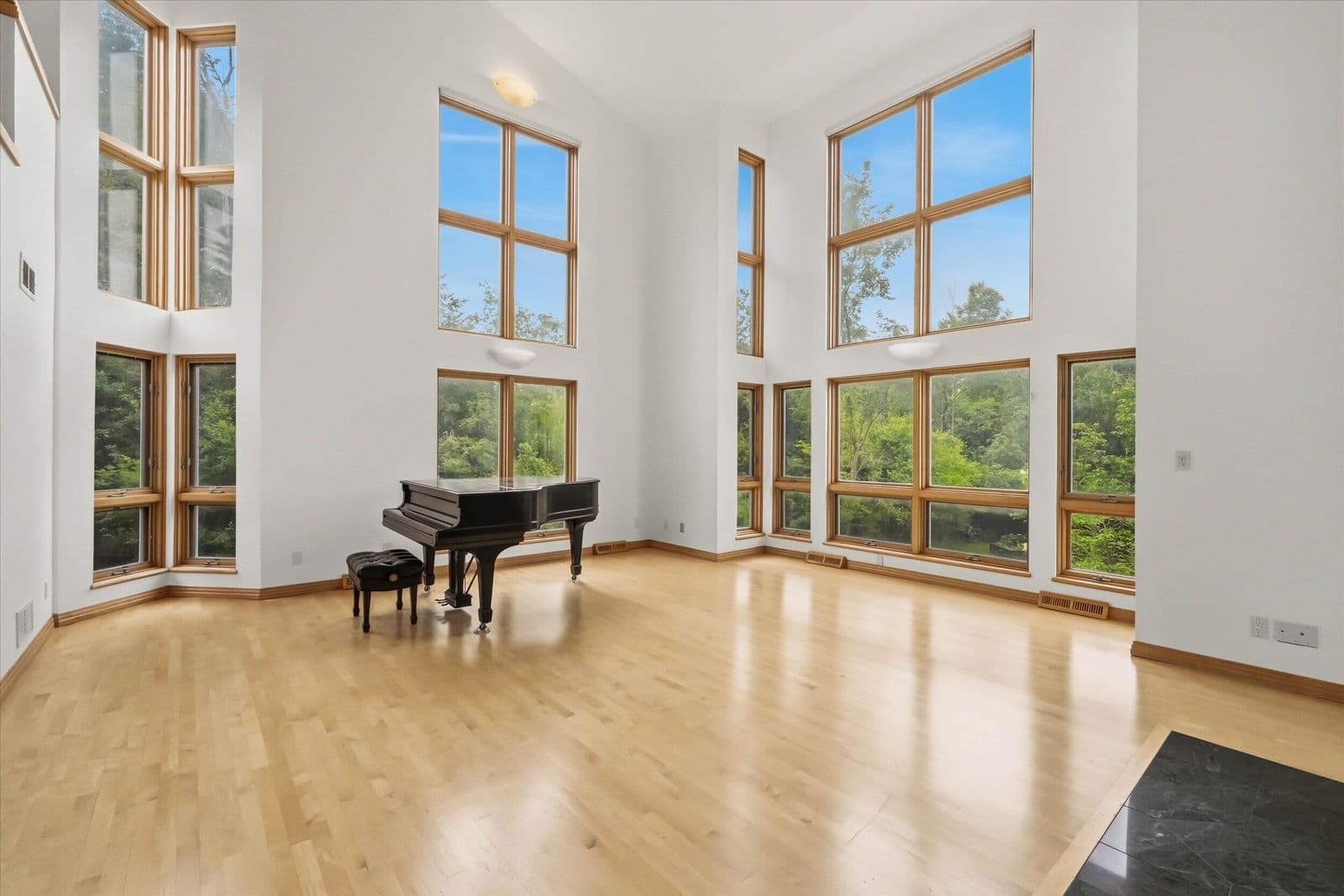 3411 River, Mequon, WI