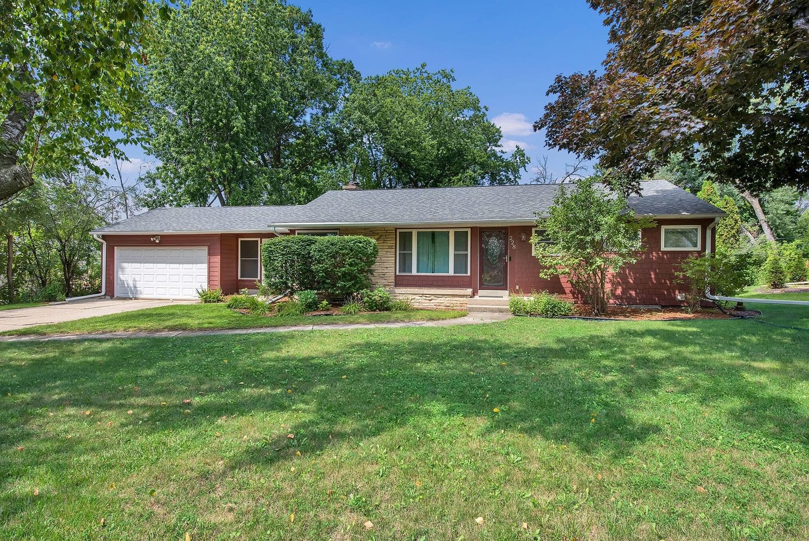228 Brentwood, Glendale, WI