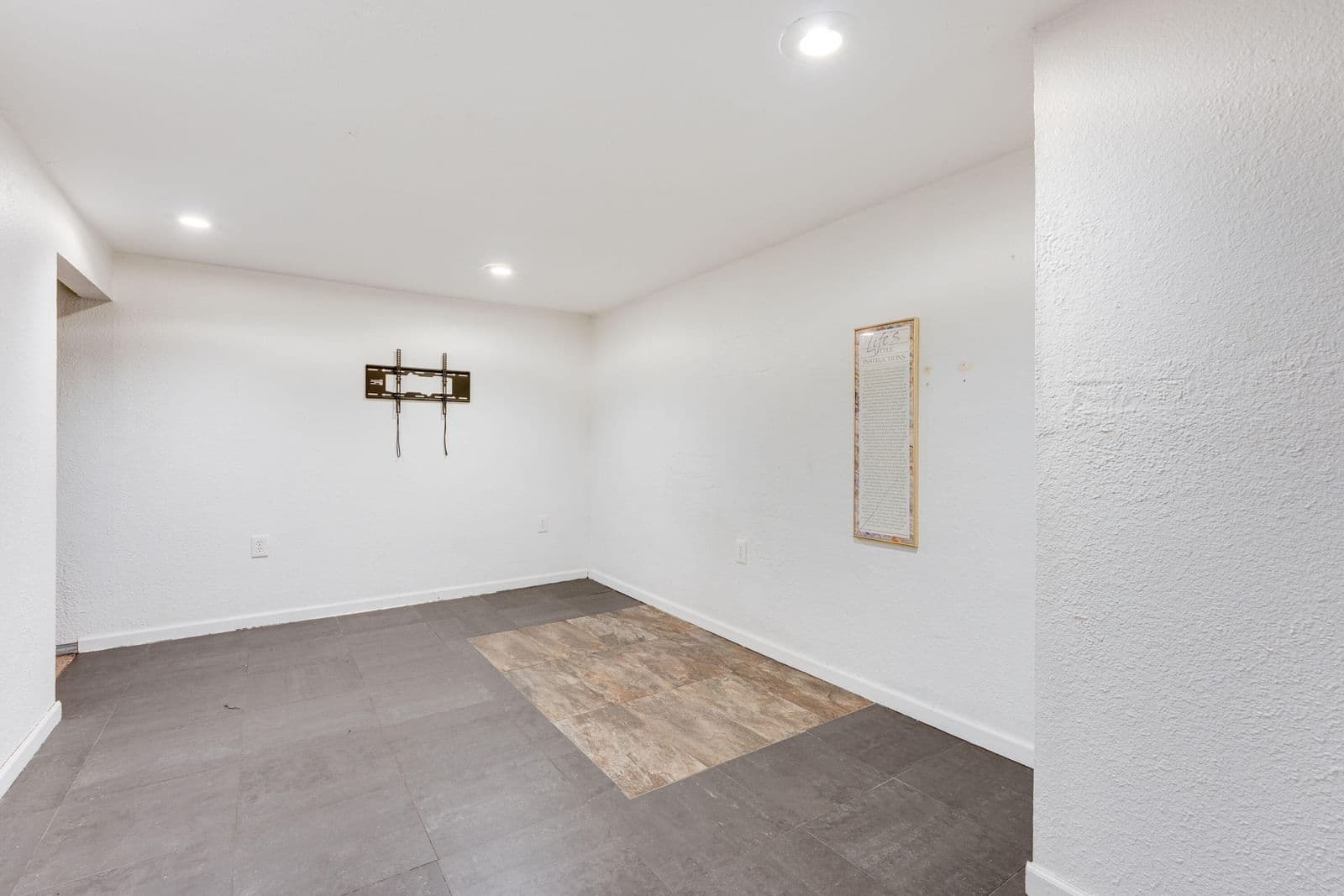 8302 Courtland