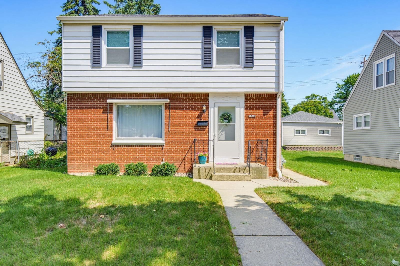 3744 100th, Milwaukee, WI