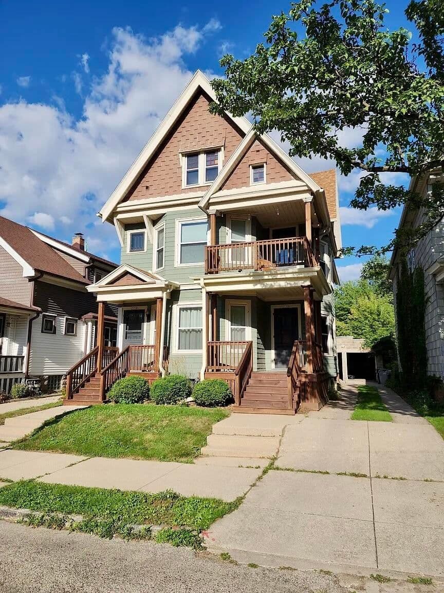 2558 Brisbane, Milwaukee, WI