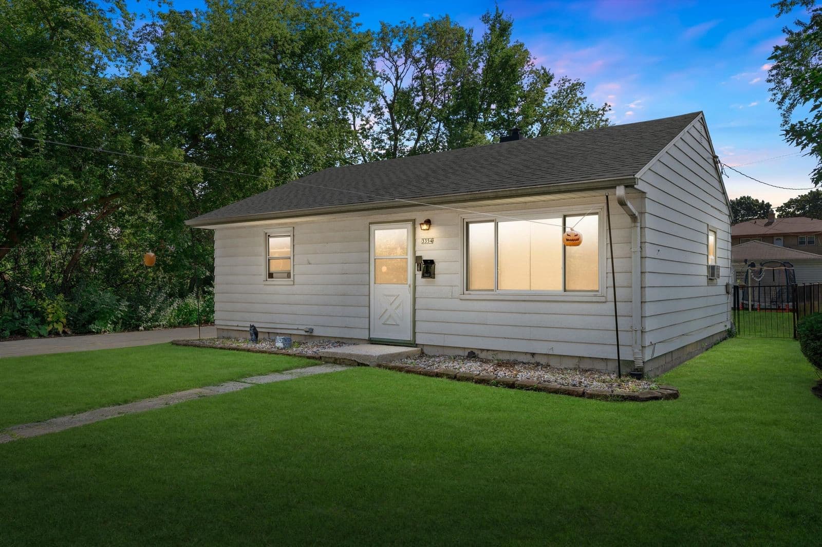 3354 Burrell, Milwaukee, WI