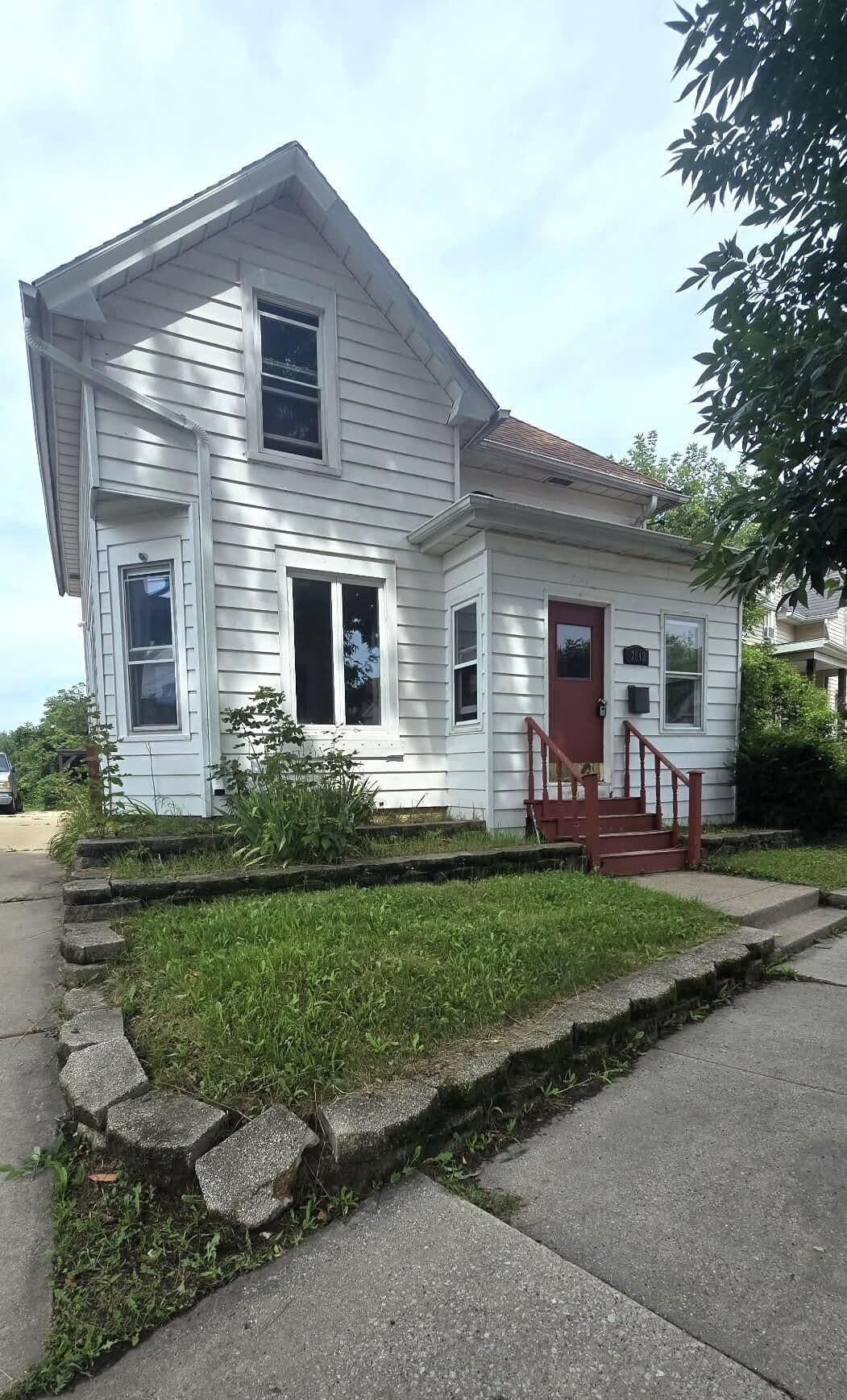 2042 Carmel, Racine, WI