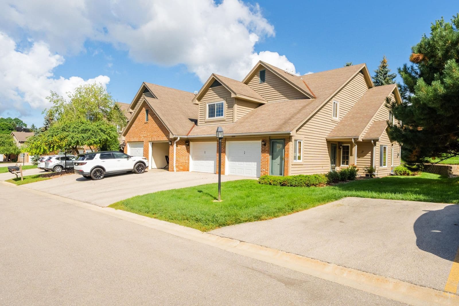 18600 Brookfield Lake, Brookfield, WI