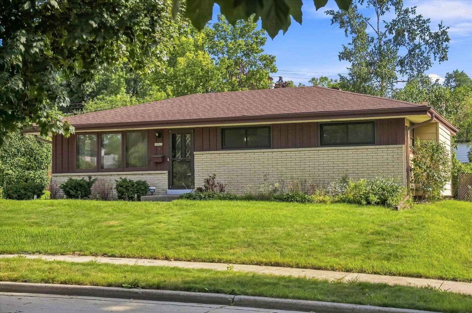 10923 Cameron, Milwaukee, WI