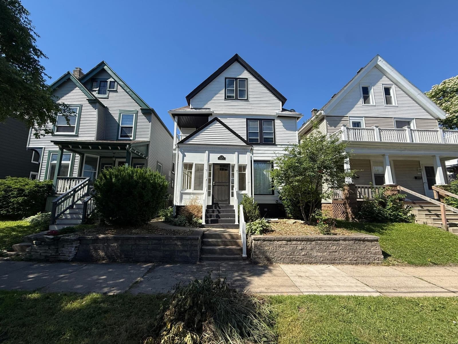 1537 Irving, Milwaukee, WI