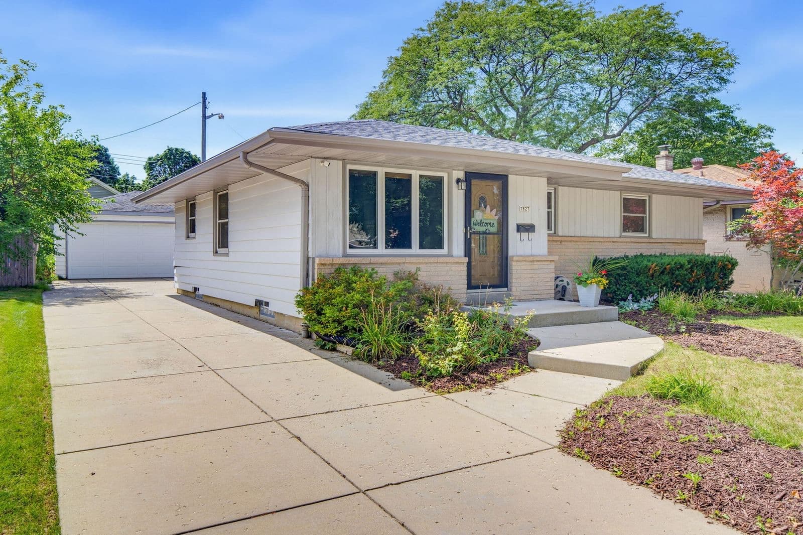 7827 Eden, Milwaukee, WI