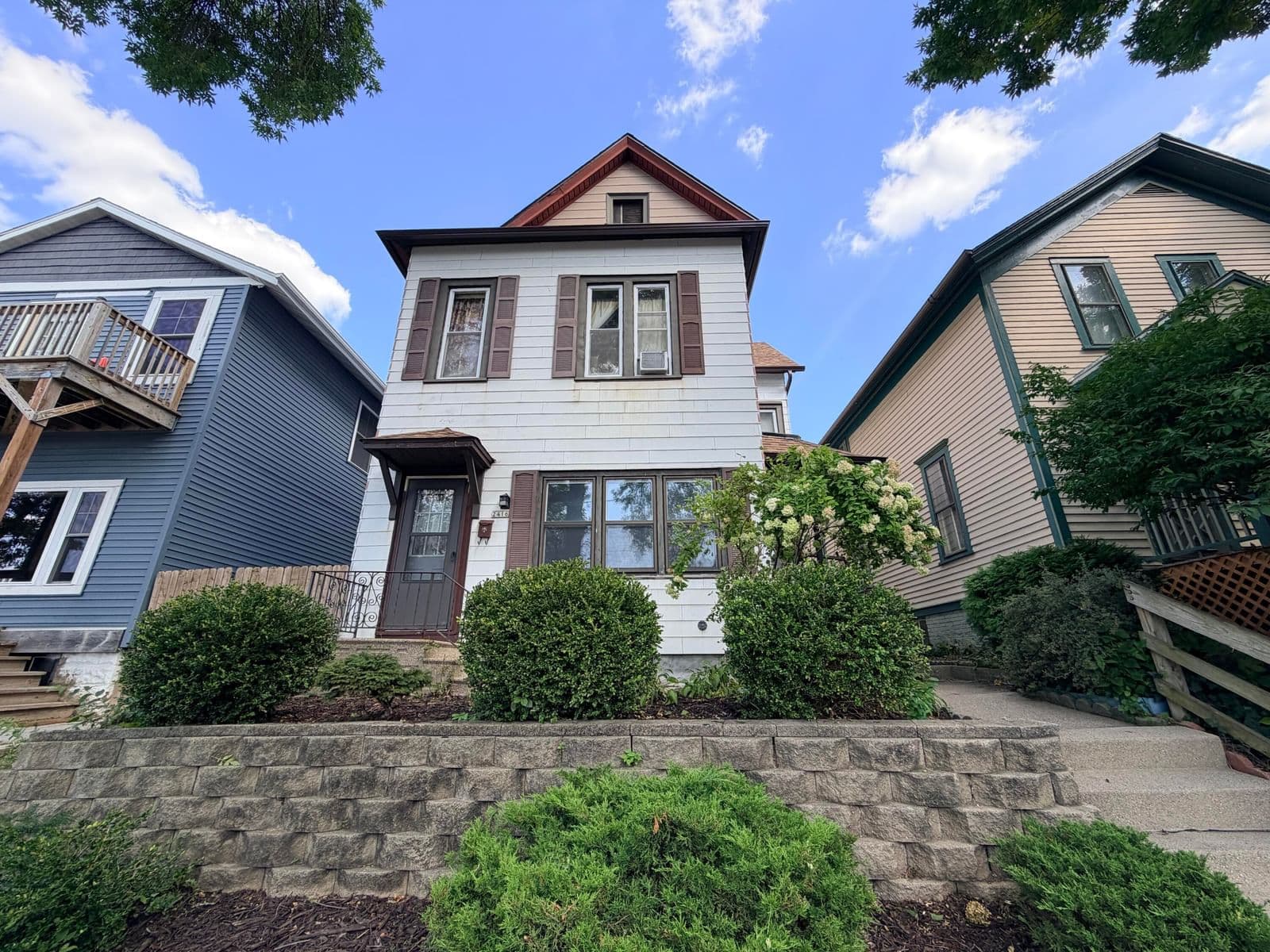 2416 Burrell, Milwaukee, WI