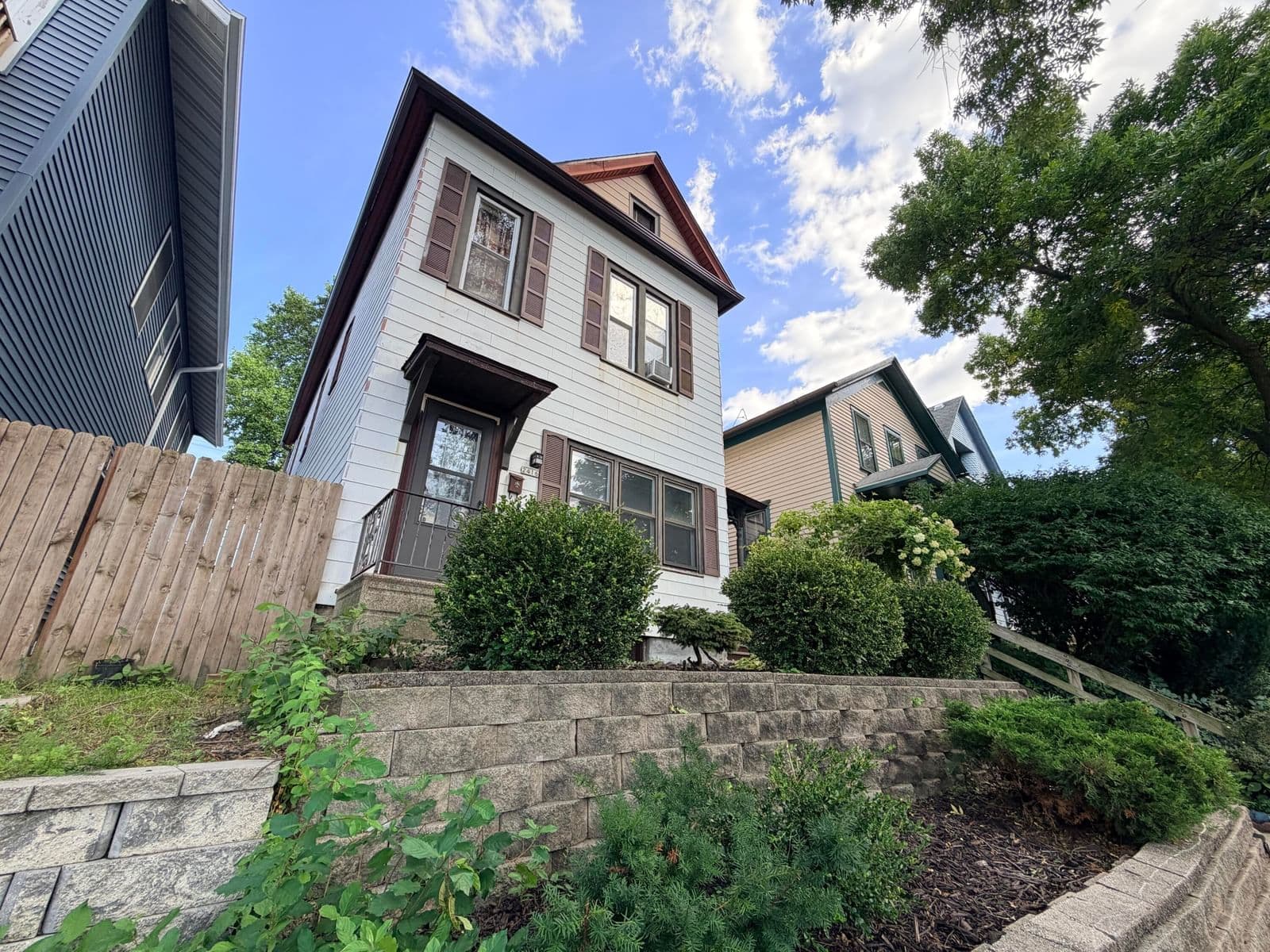 2416 Burrell
