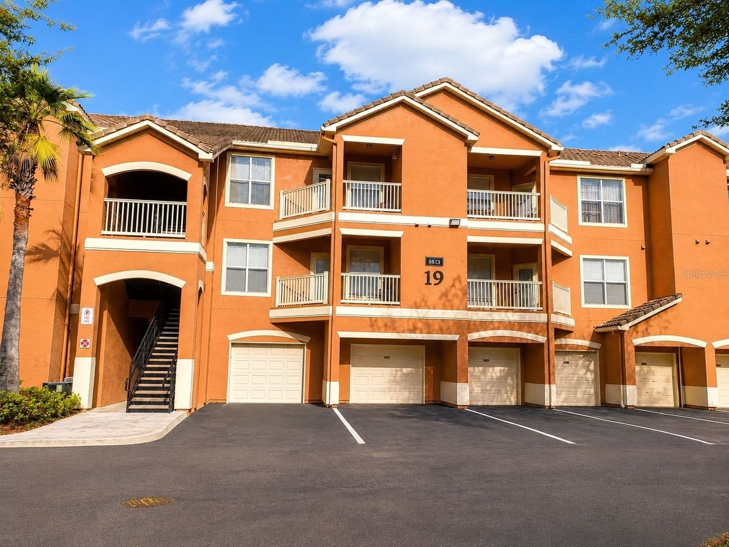 8813 VILLA VIEW