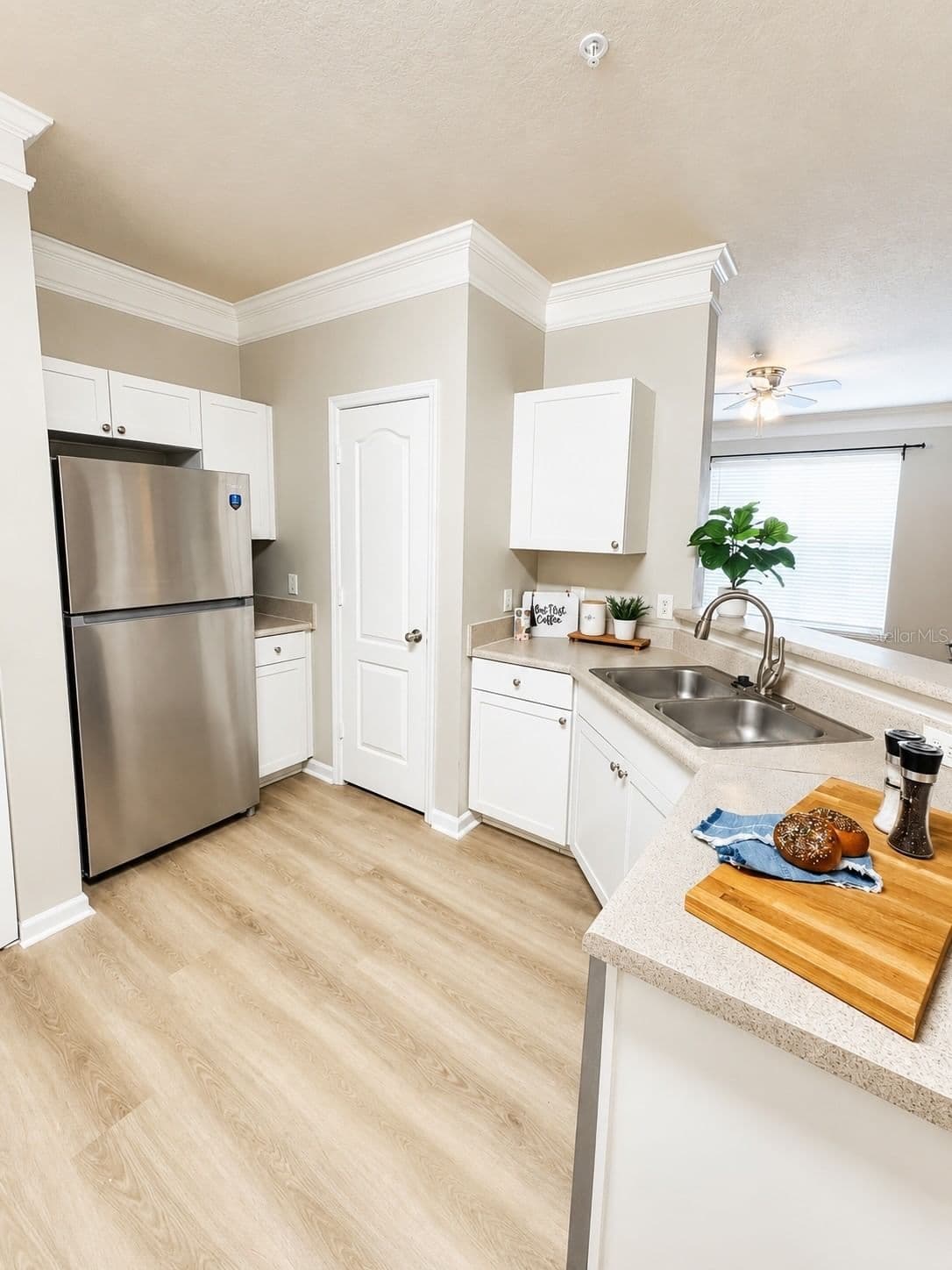 8813 VILLA VIEW