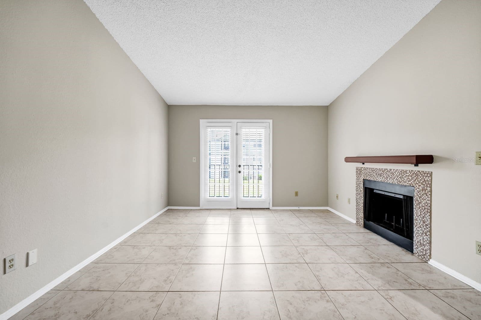 Photo 4 of 2550 ALAFAYA