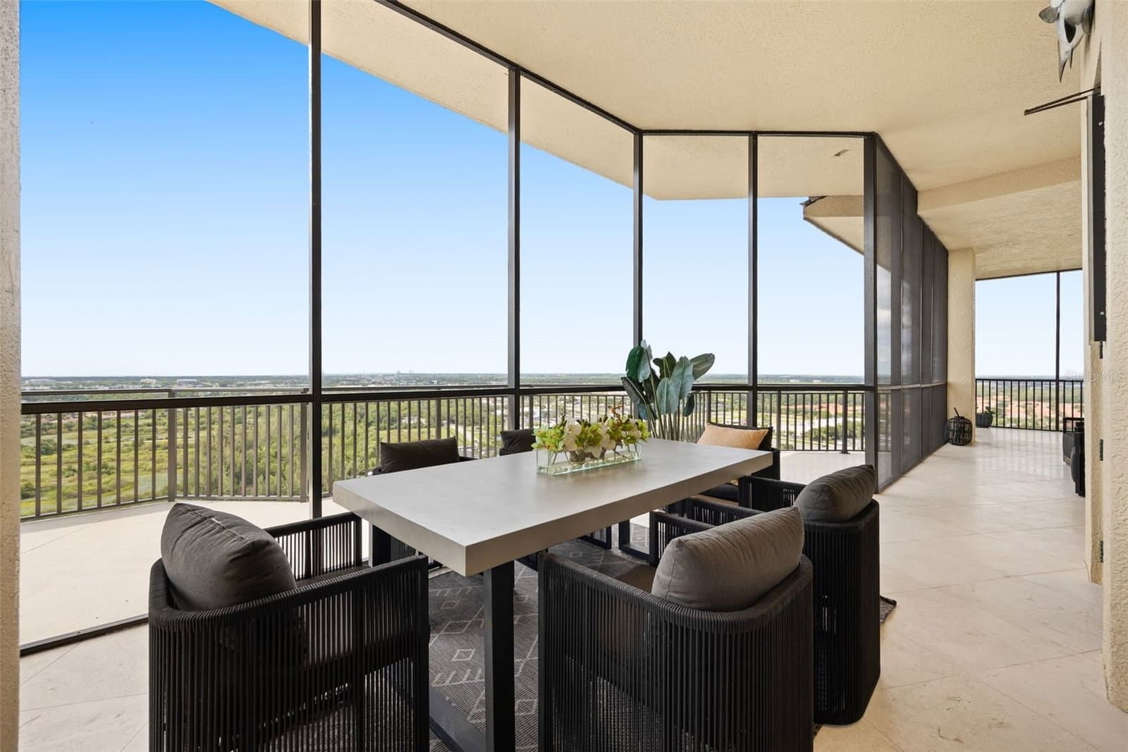 Photo 4 of 14300 RIVA DEL LAGO